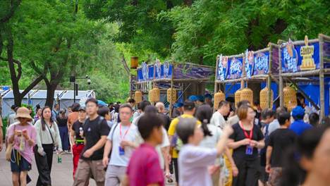 御苑霞光映荷韵，黔风非遗入京华——贵州非遗溯源国风市集在北京北海公园开幕
