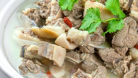 秋天得多吃羊肉！炖羊肉调料是关键，羊肉不膻，鲜香美味又滋补