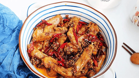 麻辣鲜香的冷吃鸭翅，每一寸都麻辣入味，好吃到停不下来