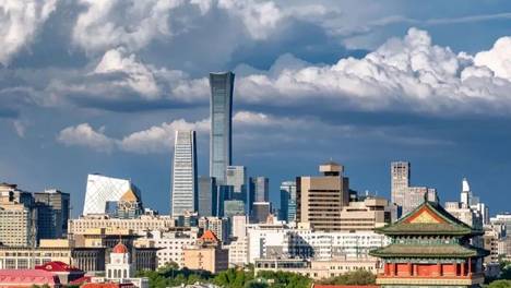 在一线城市，三十五岁以后要小心中年返贫