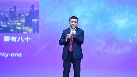 打下万亿江山的存储大佬，终究成不了首富