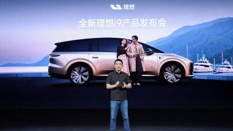 卡位Mega和i8之间，理想6座纯电i9定价36.98万，4张零重力座椅！