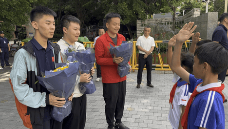 以棋启智 以棋养德——国象大师进校园活动在北师大南山附属学校举行