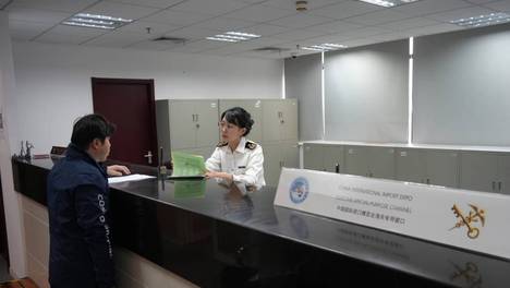 第九届进博会首批展品进境，多国展品将陆续运抵上海