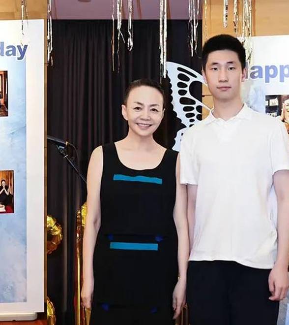 爱意满满！66岁宋丹丹连续16年和林大竣一起庆生