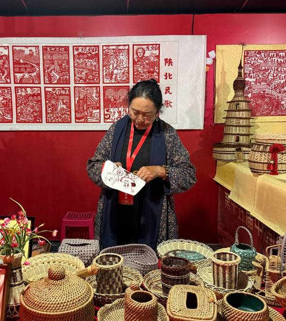 第十五届中国民间艺术节“山花市集”开市