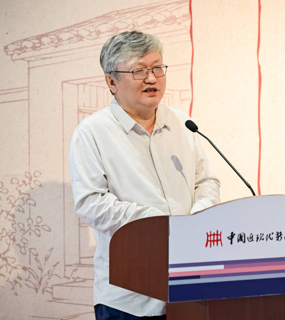 一间书房的辽阔：范用留下的书与人