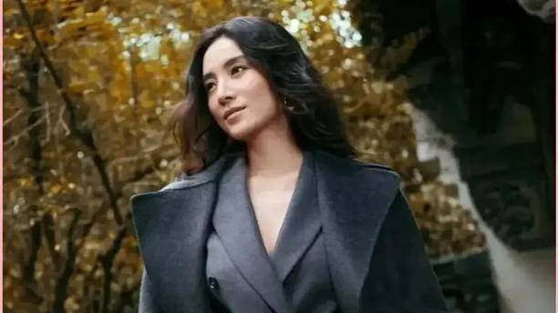 随性高级，干练利落，宋佳的高知秋季穿搭堪称40+职场女性范本