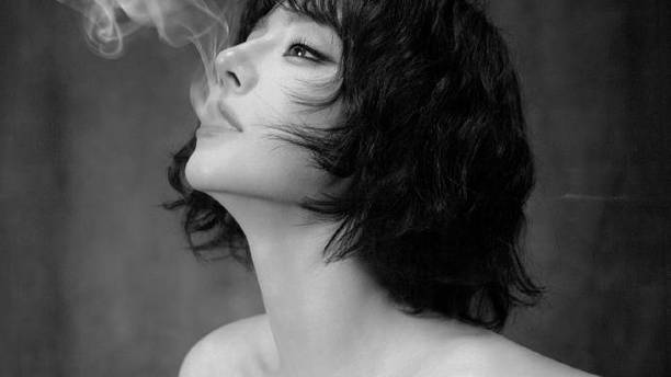 迪丽热巴高定高珠女帝风格霸气写真！新疆第一女星美爆了