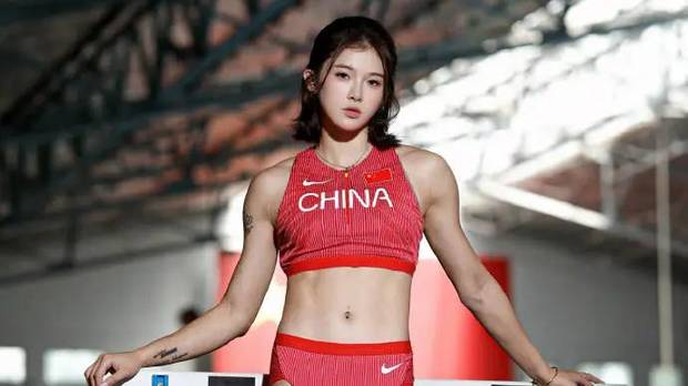 组图：中国田径队晒定妆照 吴艳妮林雨薇亮相