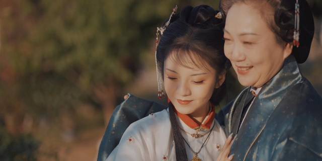 国风播主@四月晨晨 宝钗在家也是小姑娘