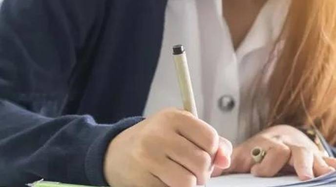 2026高考作文“难”上热搜！
