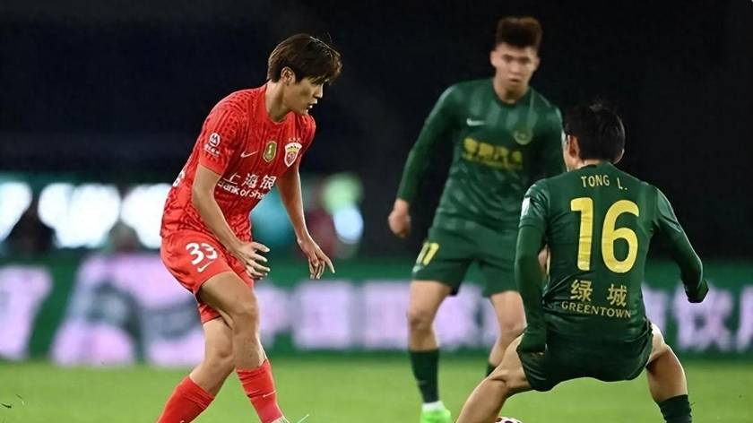 10月10日：青岛海牛2比4惨败又0比3崩盘，提前三轮锁定降级名额，德甲名宿入主浙江绿城