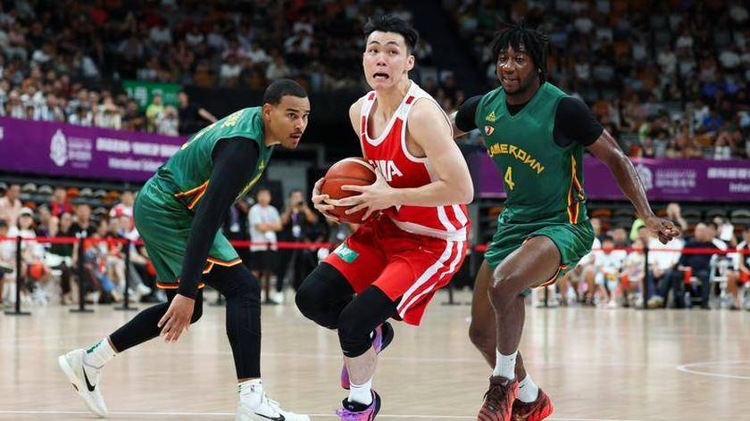 中国男篮再胜喀麦隆 庞峥麟突入内线