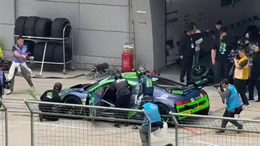 China GT上海站：王一博85号赛车被撞退赛赛会启动调查，本人平安