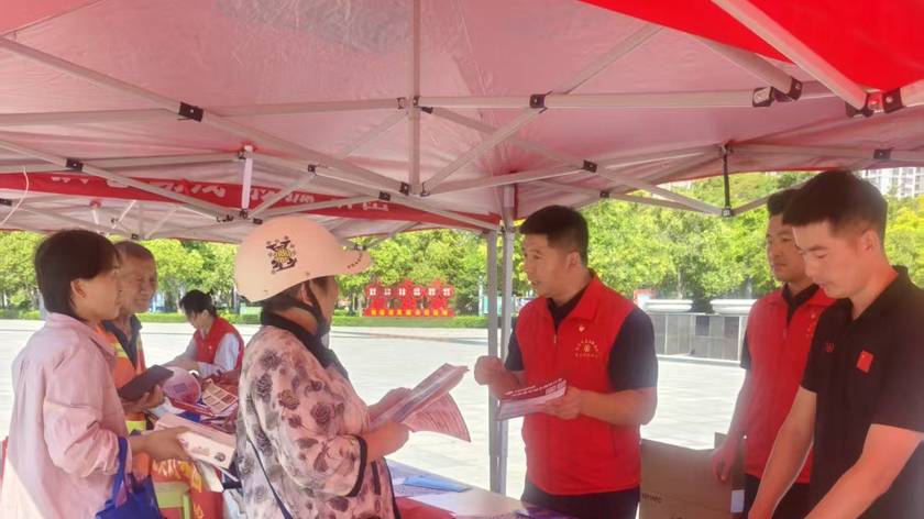 亳州福彩党支部开展慈善和公益福彩主题宣传活动