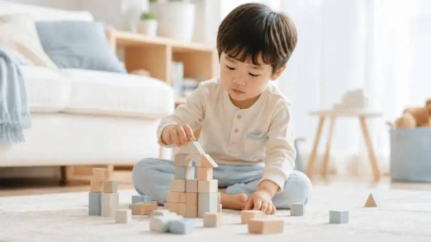 孩子老摸小丁丁，是好奇、痒痒还是刻板行为？