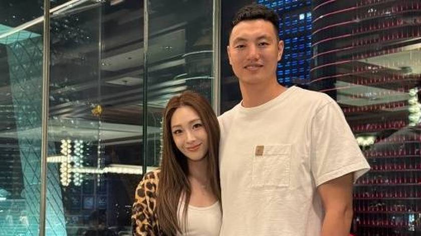 甜蜜！翟晓川晒与妻子合照：九周年快乐 爱你呦