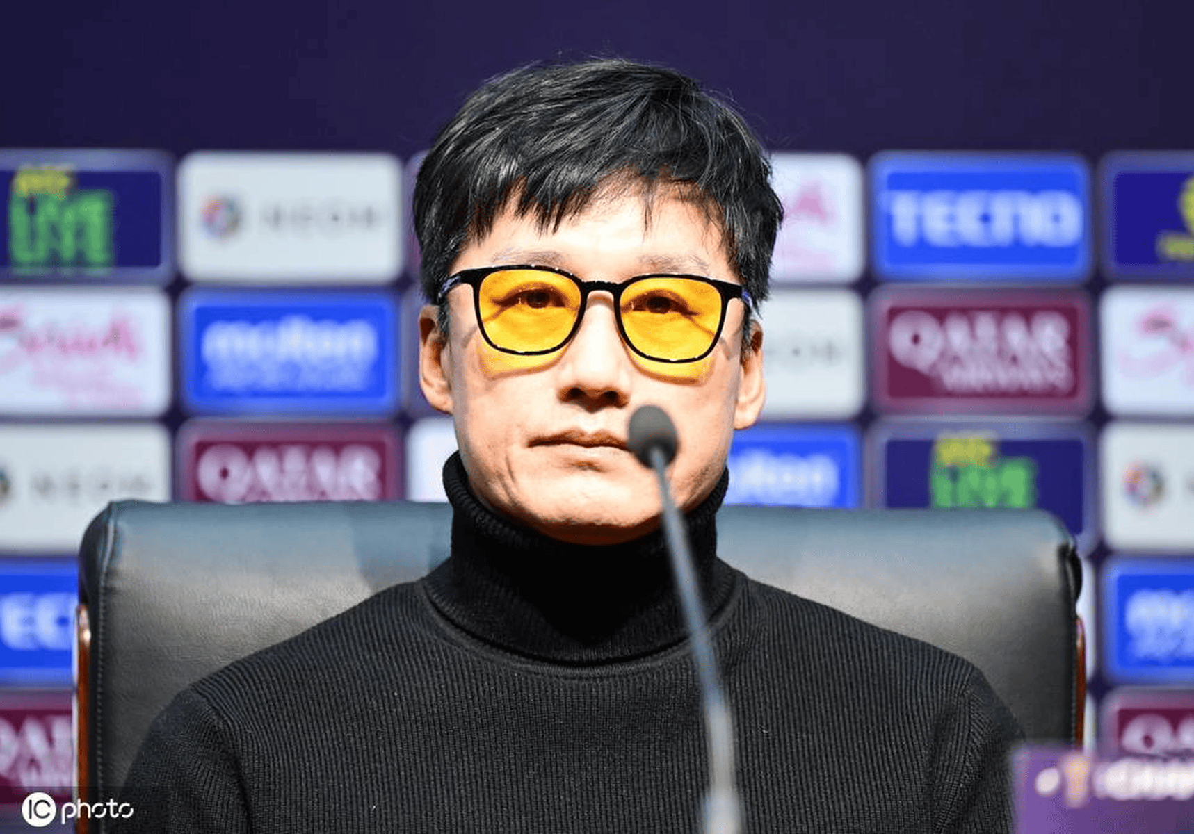 李正孝携金进皓出席光州fc新闻发布会