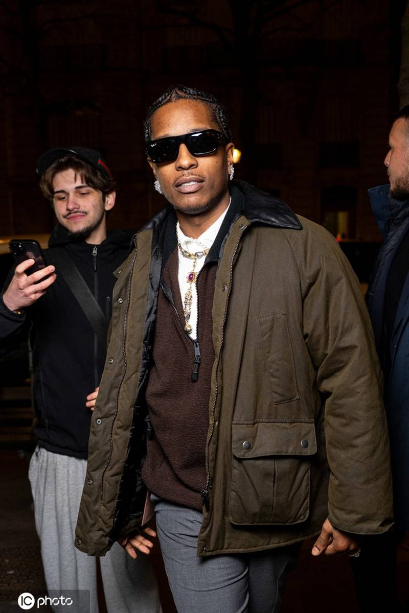 asap rocky出席miu miu秀后派对 黑超遮面酷帅十足