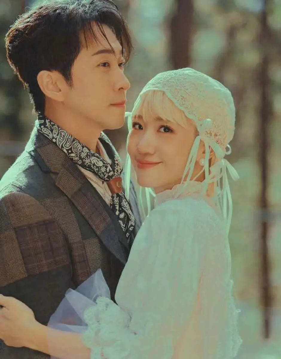 陈汉典lulu公开婚纱照 透露安排宾客名单很困难