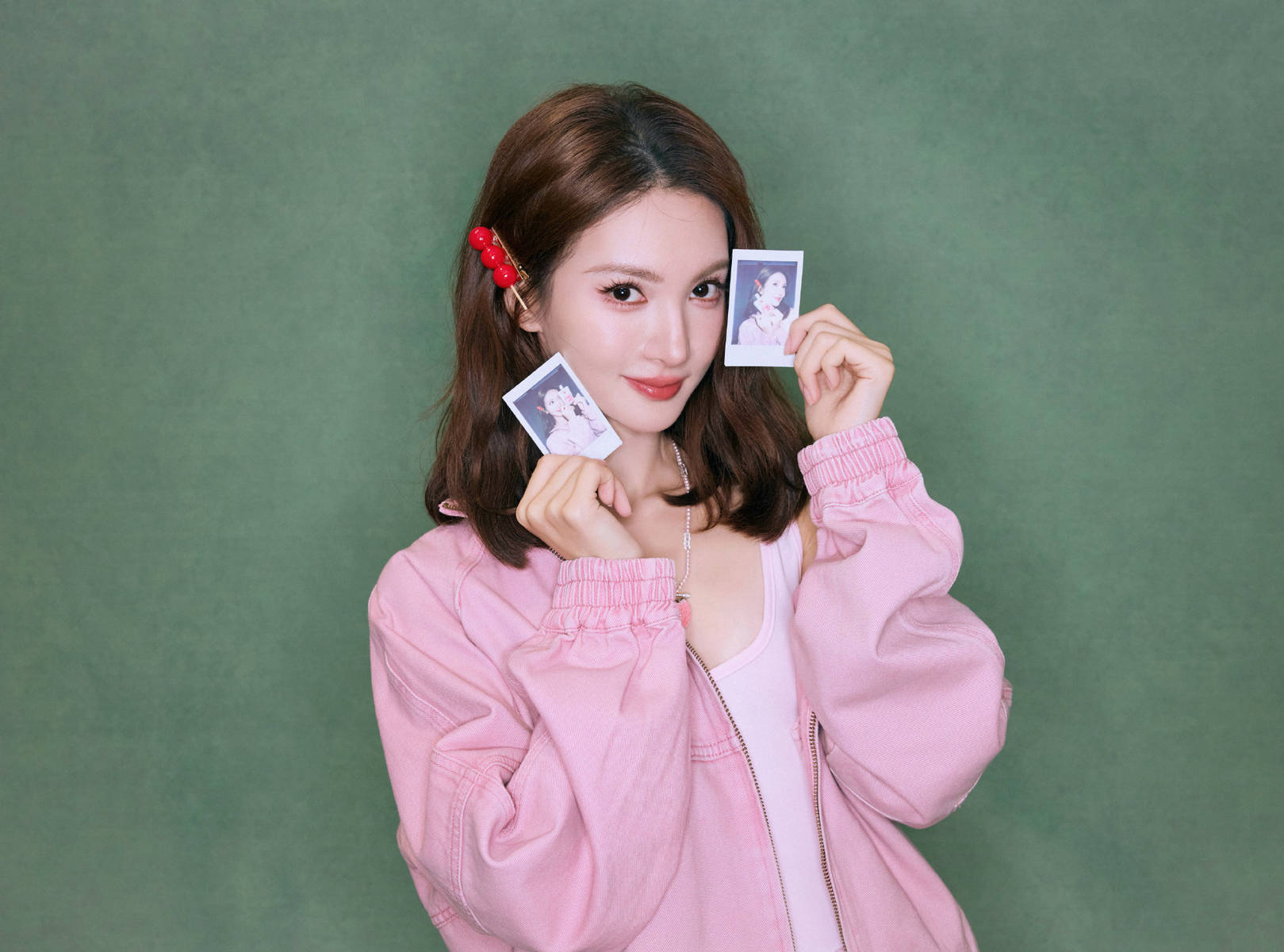 粉红色限定甜妹！金晨戴樱桃发夹元气又娇俏