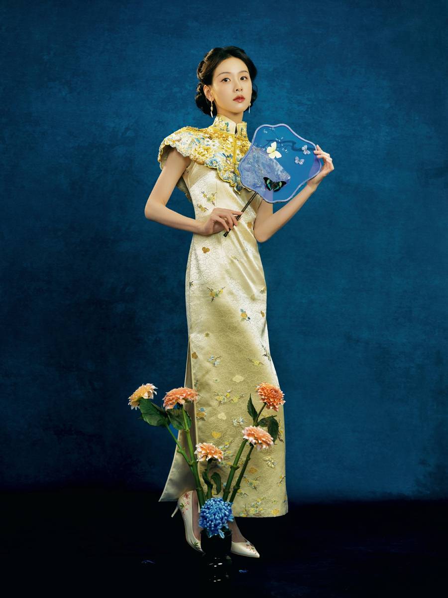 陈都灵穿非遗旗袍气质优雅 展露曼妙身姿曲线迷人-第1张图片-旧杳电影网