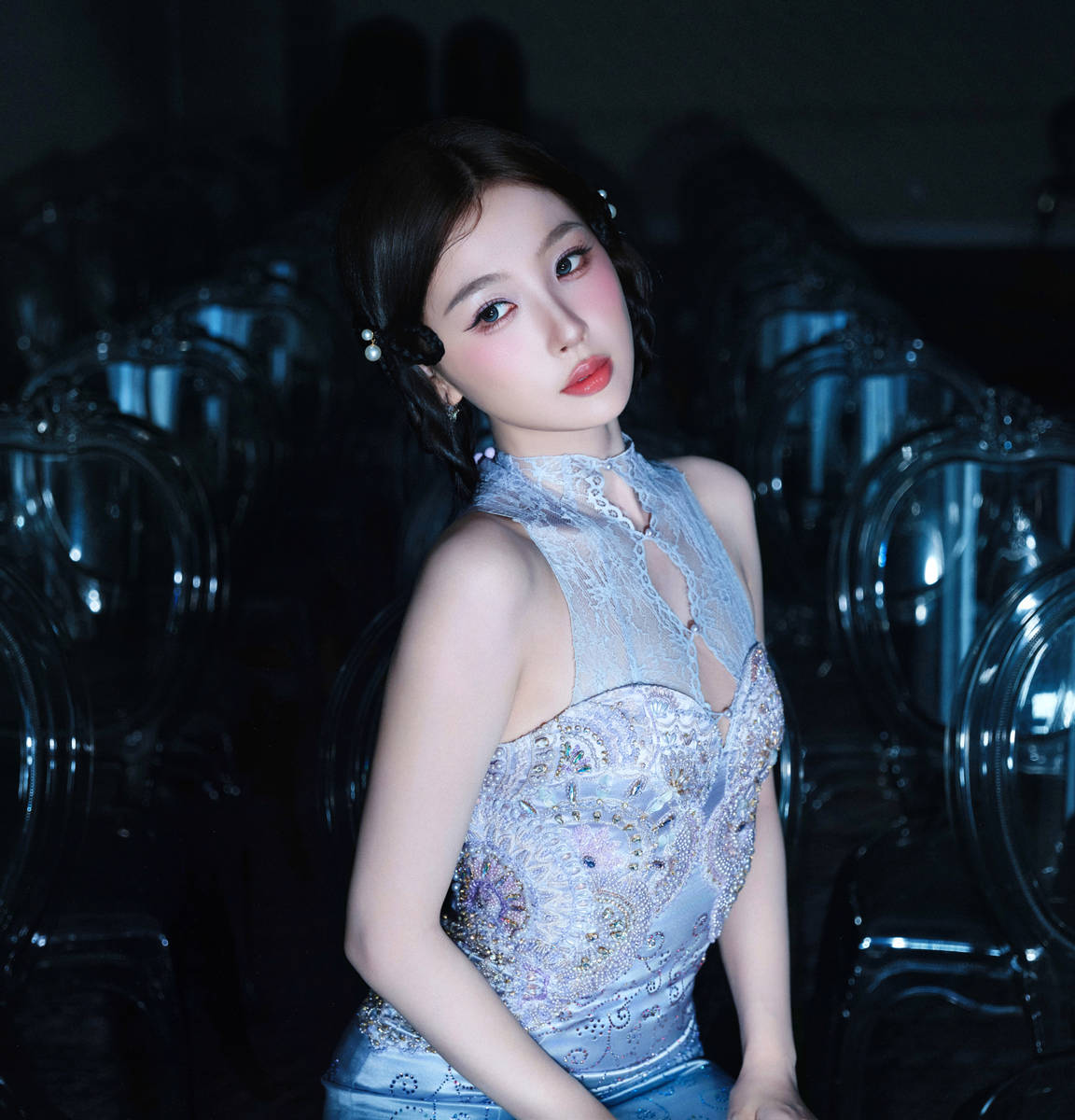 虞书欣穿蕾丝旗袍复古优雅 鱼尾裙摆显曼妙动人