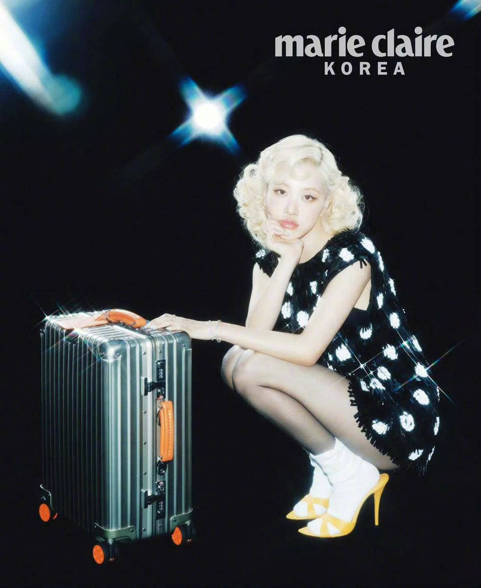 朴彩英金发红唇明艳灵动 摩登复古造型风情万种