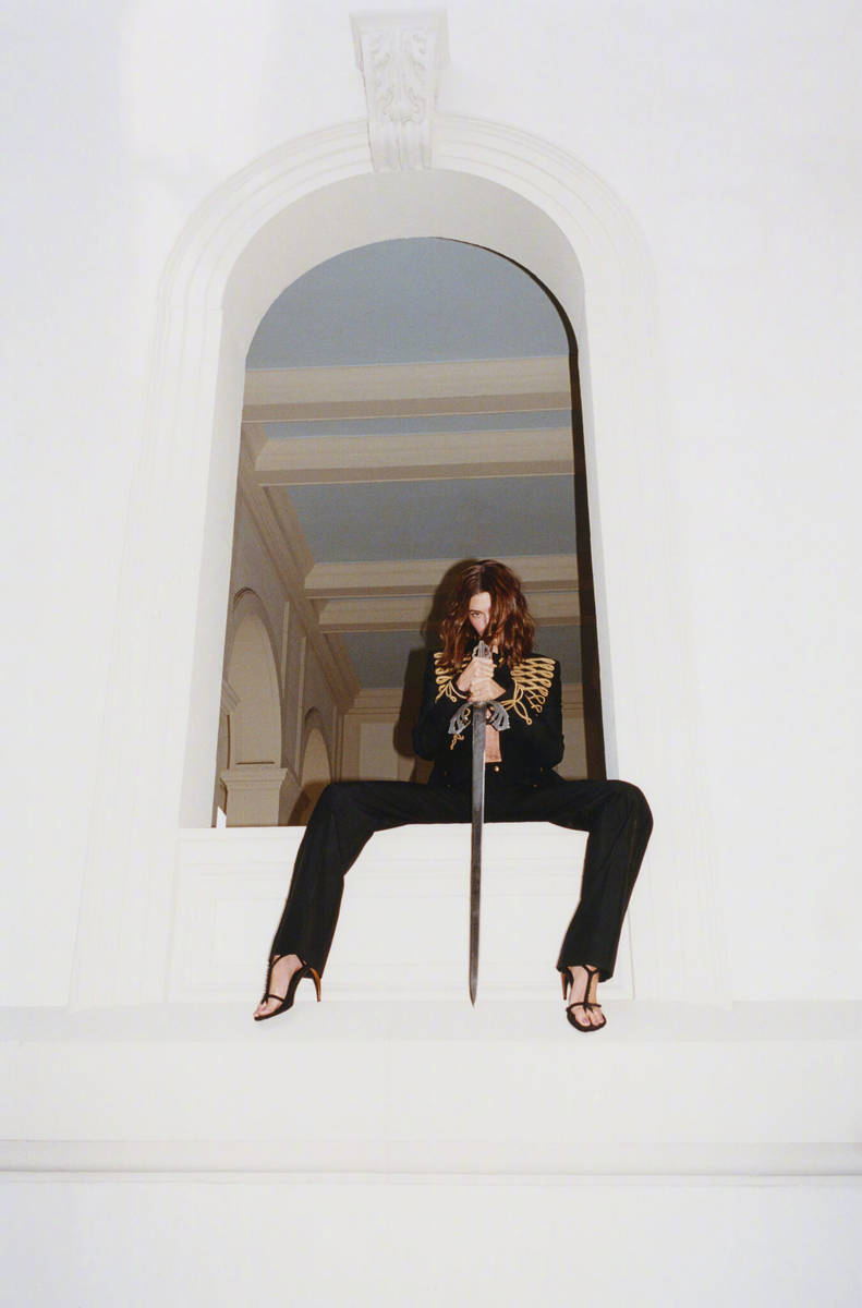 海莉比伯多造型演绎百变风格 明媚性感气场全开