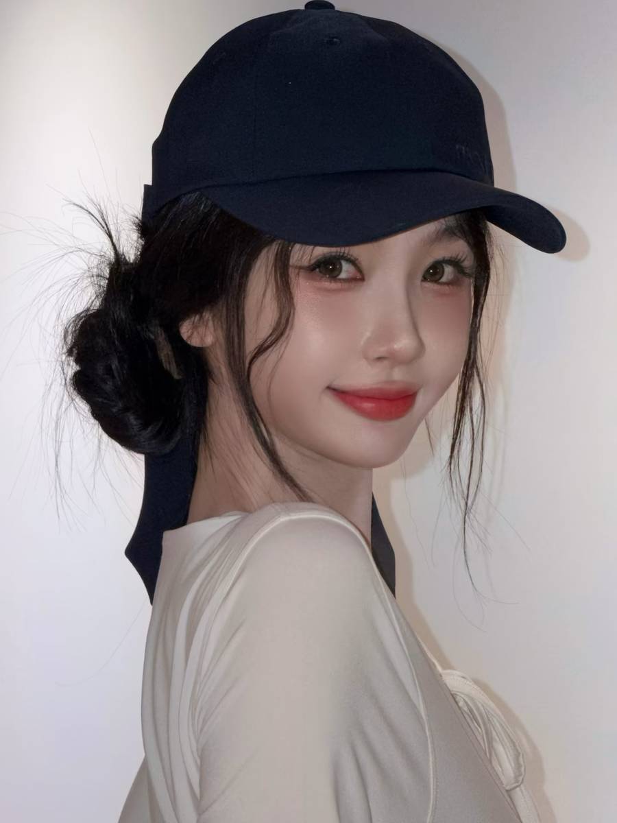 虞书欣穿白上衣配粉色百褶裙 甜美运动风元气可爱