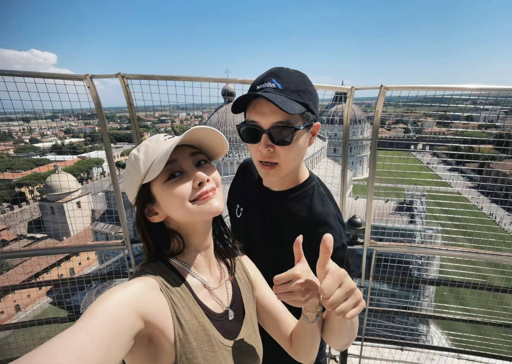 李纯马頔同游意大利度假 状态松弛创意互动超甜蜜