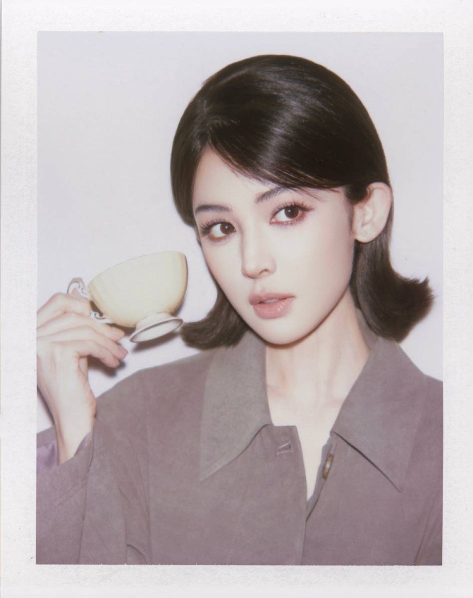 娜扎更新拍立得美照好养眼！短发造型娇俏可爱