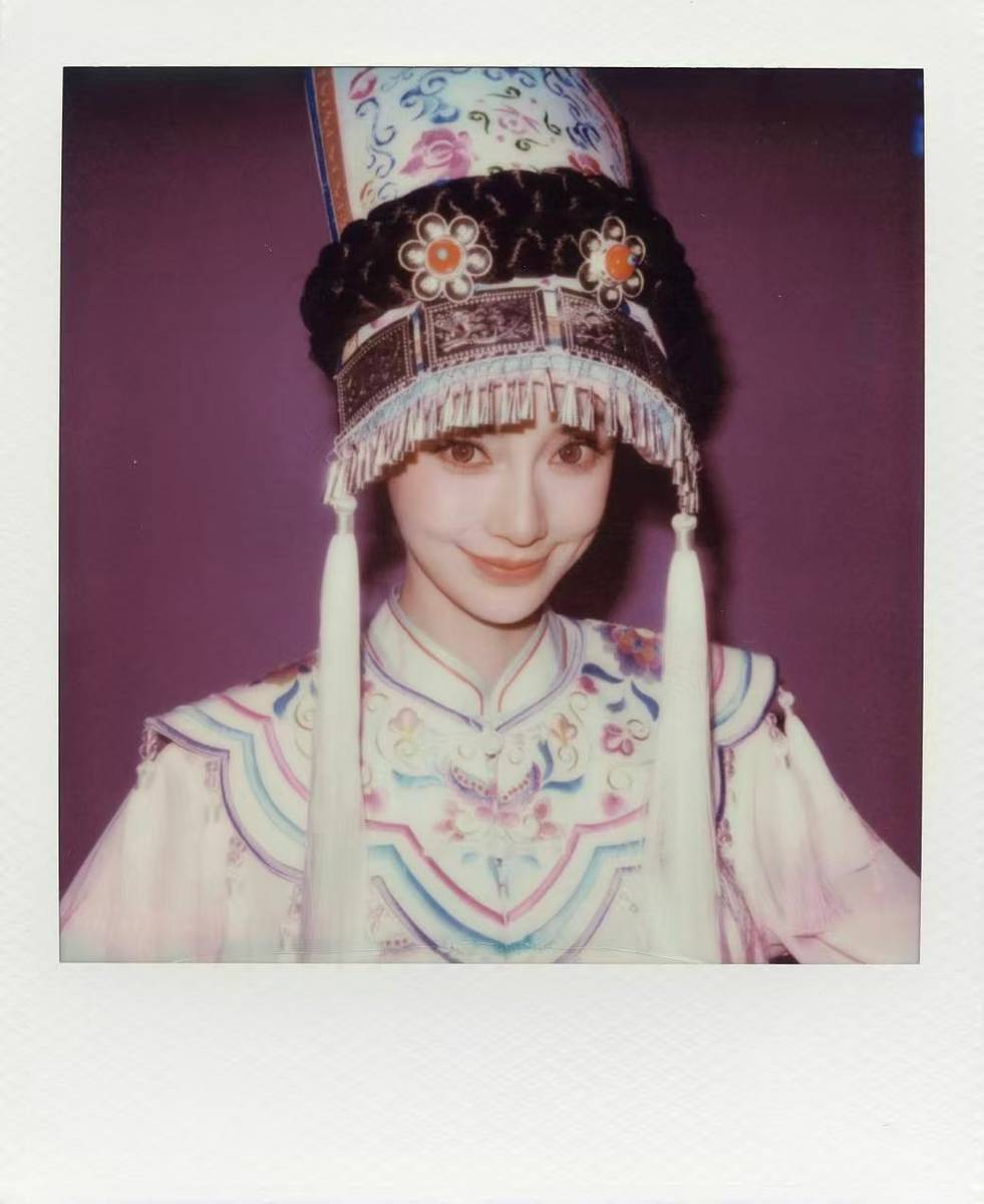 杨颖化身绝美白翼天使 五官精致气质圣洁太养眼