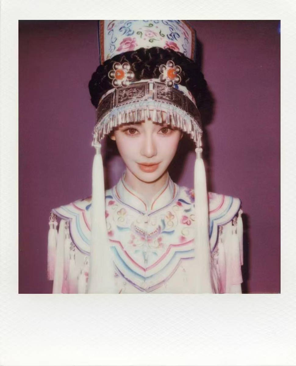 杨颖化身绝美白翼天使 五官精致气质圣洁太养眼
