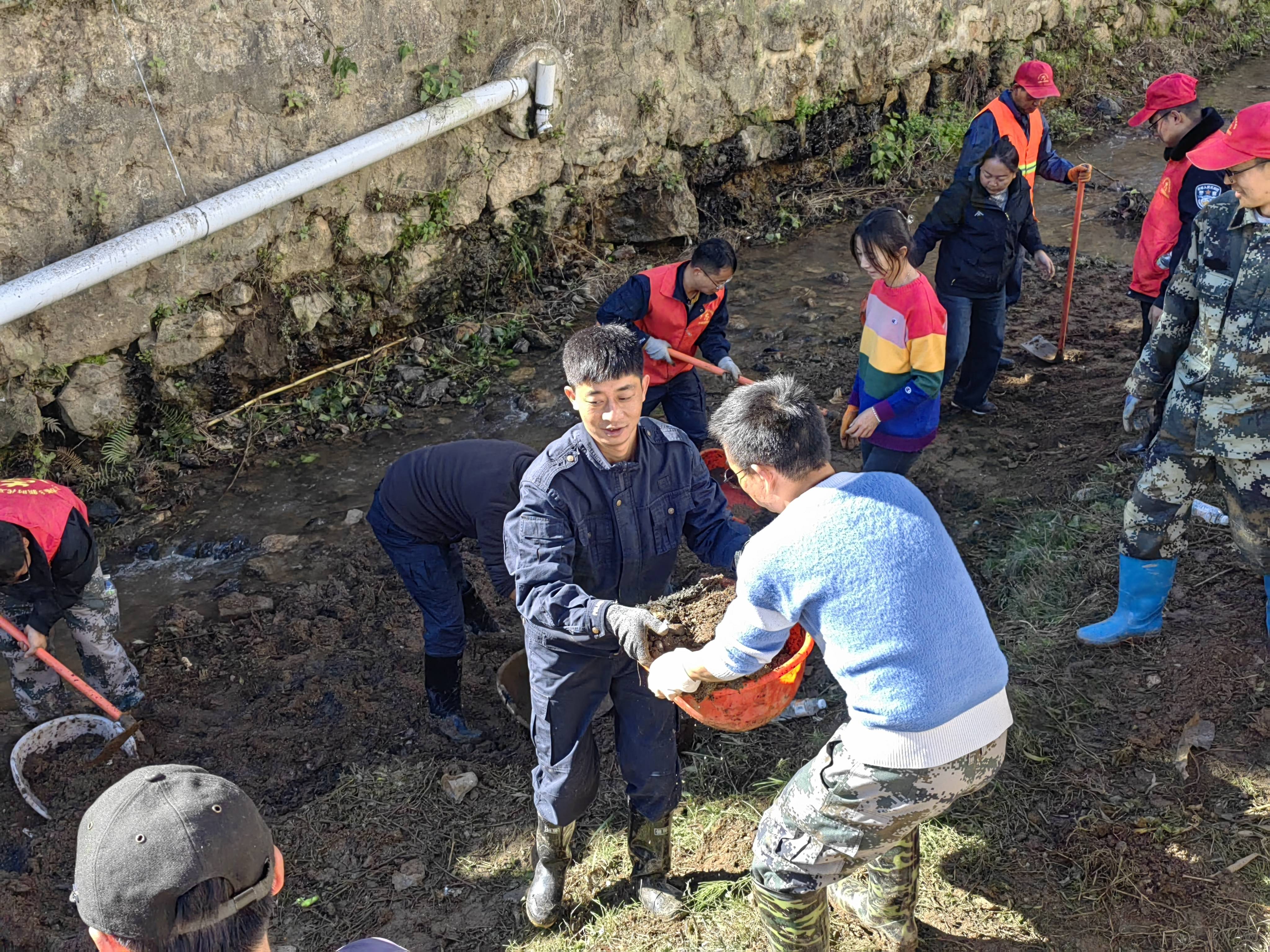 隆阳区水寨乡开展冬春修水利暨农村人居环境整治大会战