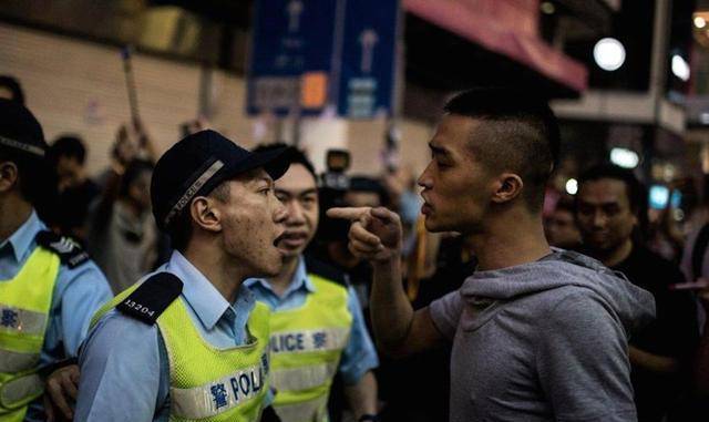 香港回归祖国已经过去20多年了,虽然黑社会已经被打击得越来越少,但是