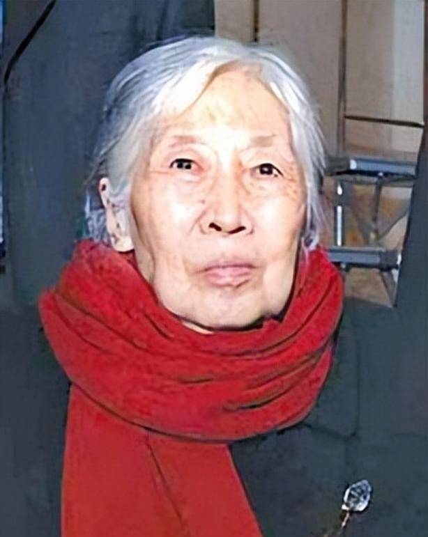 2006年王光美的追悼会上:来了2位特殊的客人,刘源看后泪流满面_刘少奇
