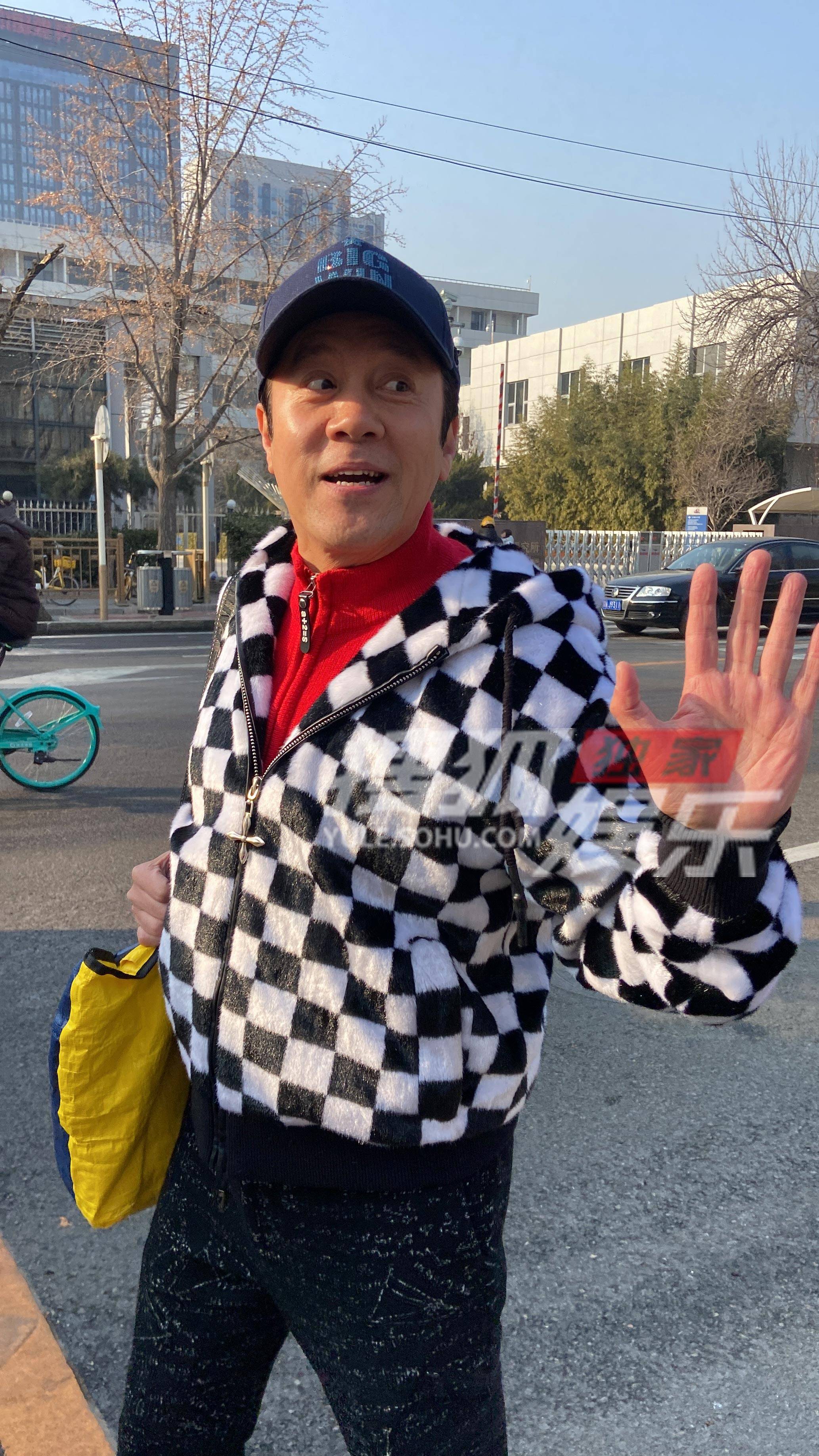 杨幂蔡国庆参与央视春晚彩排 保暖穿搭低调现身-搜狐大视野-搜狐新闻