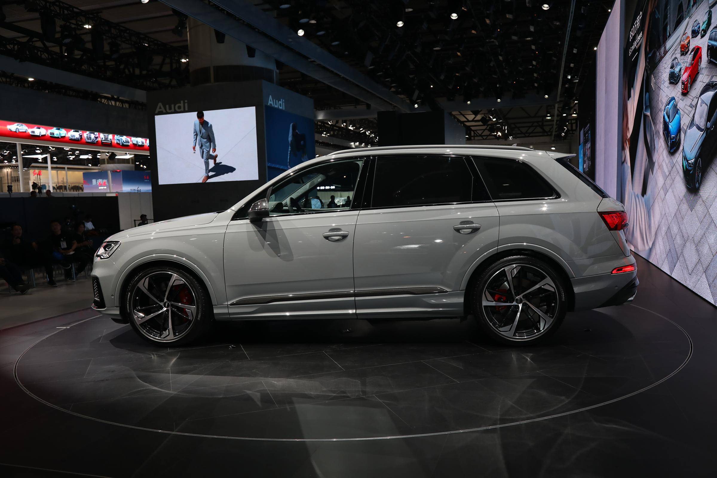 奥迪sq7暗夜骑士版正式上市,仅发售300台_搜狐汽车_搜狐网