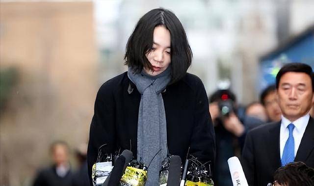 事情是这样的,2017年,李在镕被指控向韩国总统朴槿惠行贿300多亿韩元