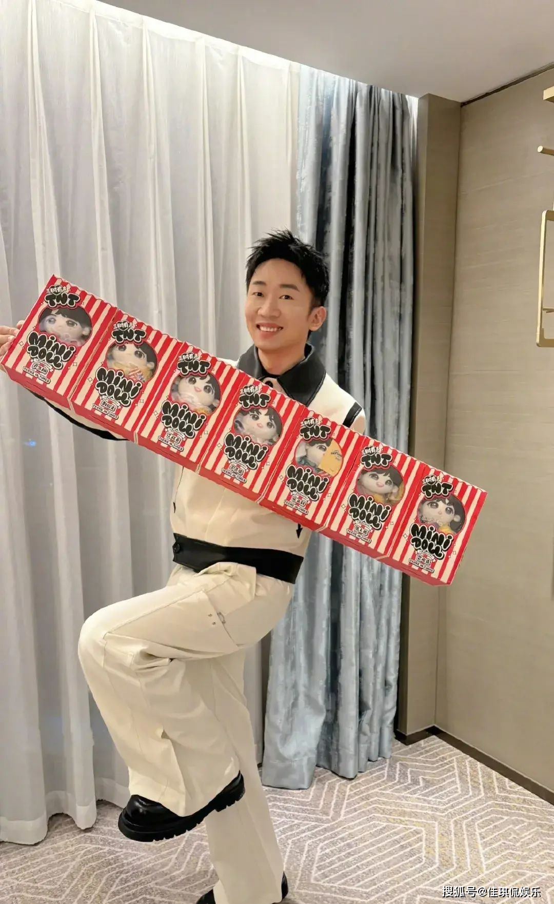 微博之夜太会玩,杨紫收到张颂文礼物寓意太独特,吴磊你要笑死我_活动