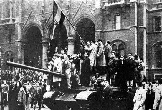 1956年处理匈牙利危机 苏联为何杀了一个回马枪_波兰_穆尔卡_事件