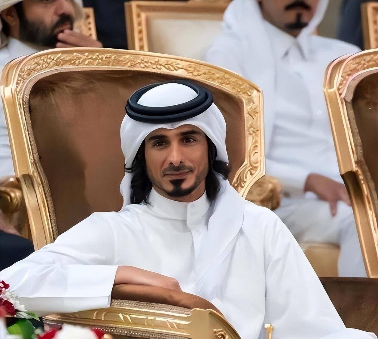 卡塔尔国王:大王妃是堂妹,二王妃神似伊万卡,三王妃比他小14岁_塔米姆