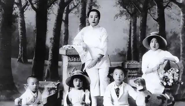 许澍旸:张作霖强娶的四姨太,90岁去世葬八宝山,四个子女都优秀