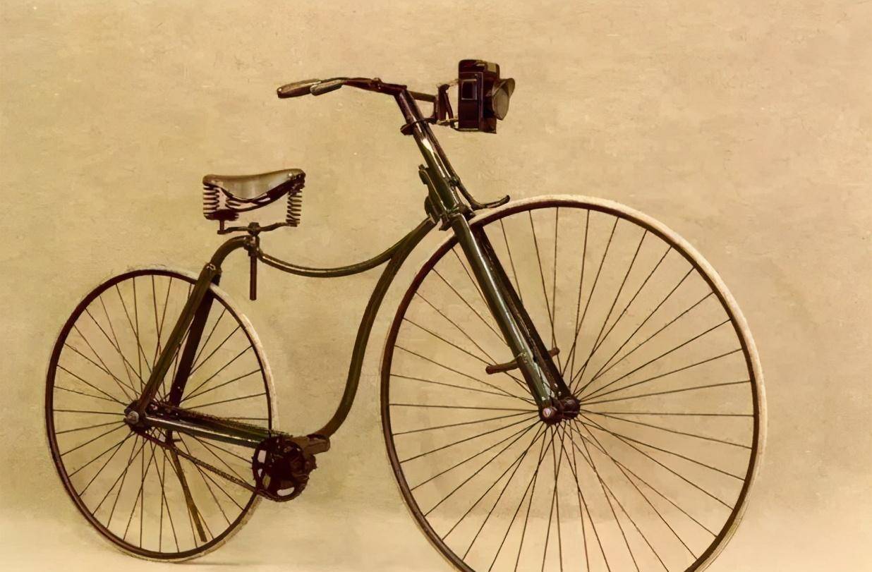 自行车最早出现在法国,由西夫拉克发明