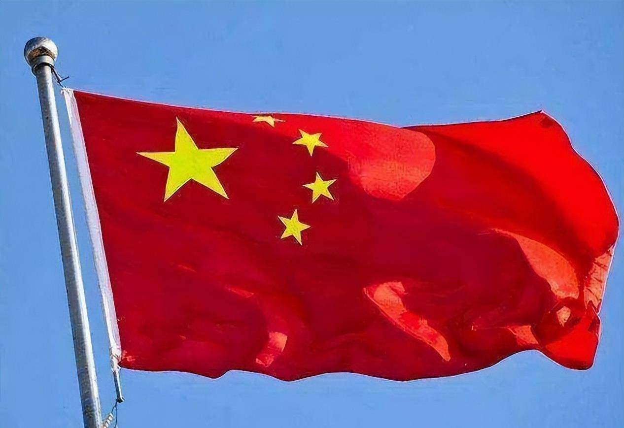 在1999年,新中国国旗设计者曾联松病死