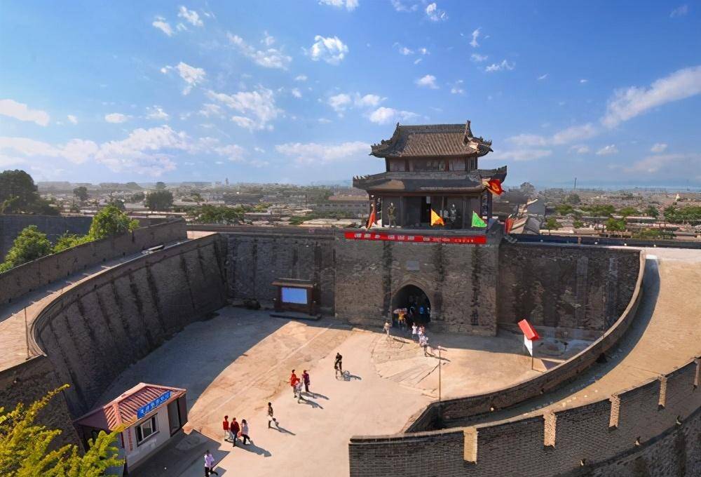 宁远古城一角历史千折百回,天启七年(1627年)七月,明朝的最后一位皇帝