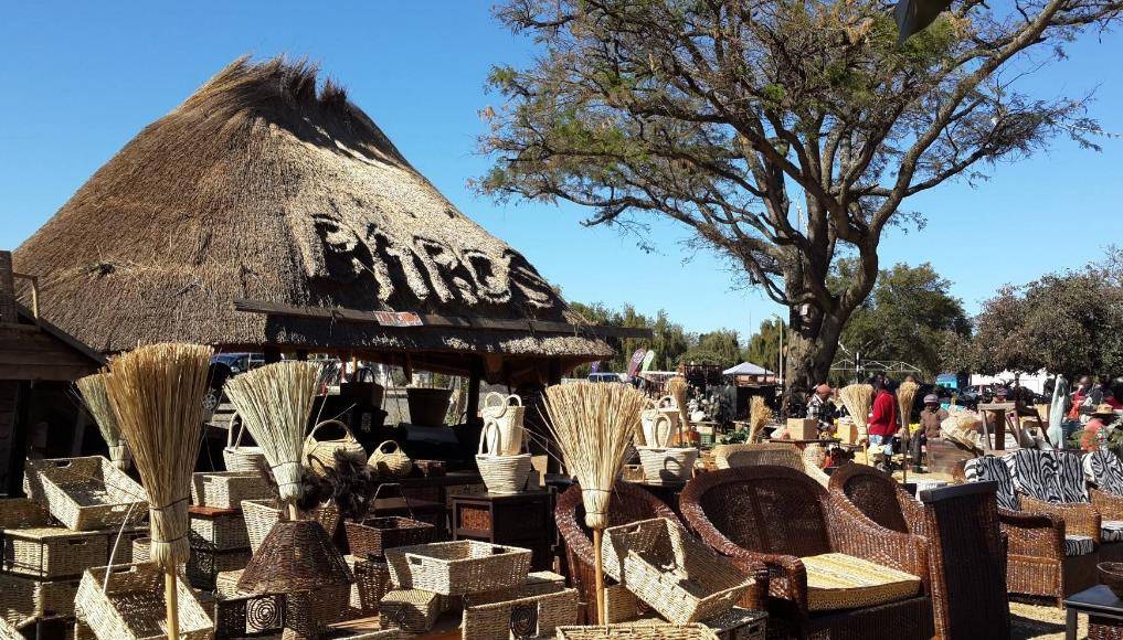 2,津巴布韦的"物价在津巴布韦,坐一次公交车要支付将近三万亿津巴布韦