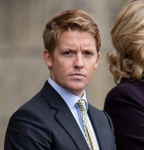 世界顶级富豪,资产是威廉王子的200倍,却因太有钱被女友抛弃_格罗夫纳